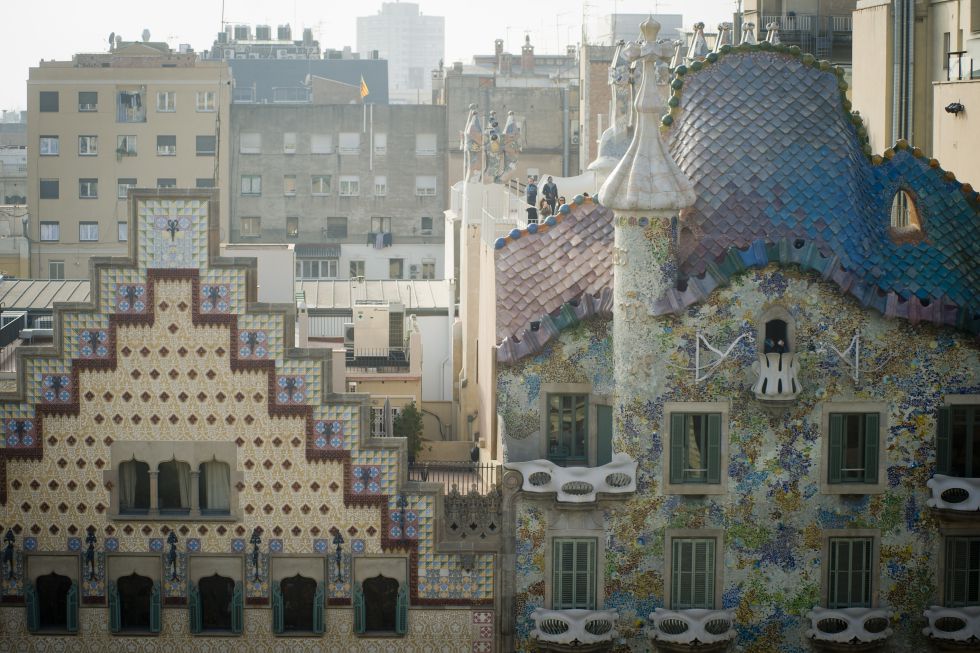 Gaudí va desplaçar la façana de la Casa Batlló en la seva unió amb la d'Amatller, per no treure-li protagonisme.
