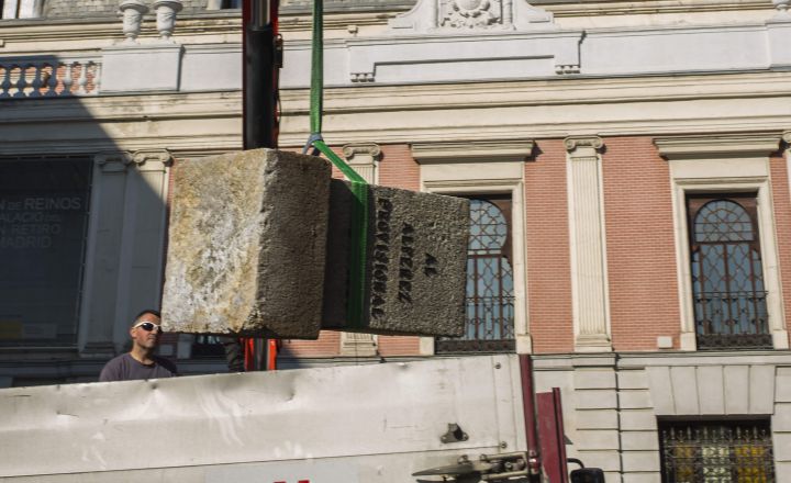 Retirada del monolito al Alférez Provisional el pasado martes. Retirada del monolito al Alférez Provisional el pasado martes.