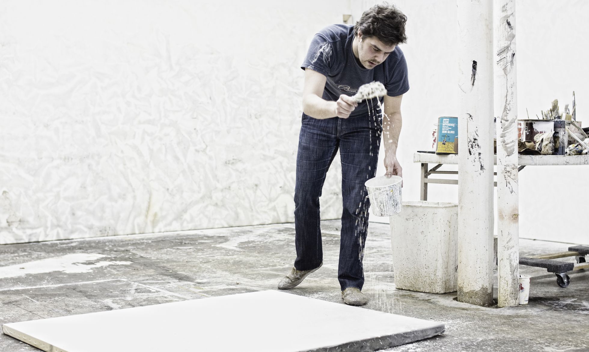 Hugo Fontela durante el proceso de creación de una de sus obras. Hugo Fontela durante el proceso de creación de una de sus obras.