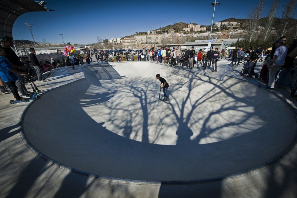 El Santa Skate Park de Santa Coloma, un espacio para practicar deportes sobre ruedas