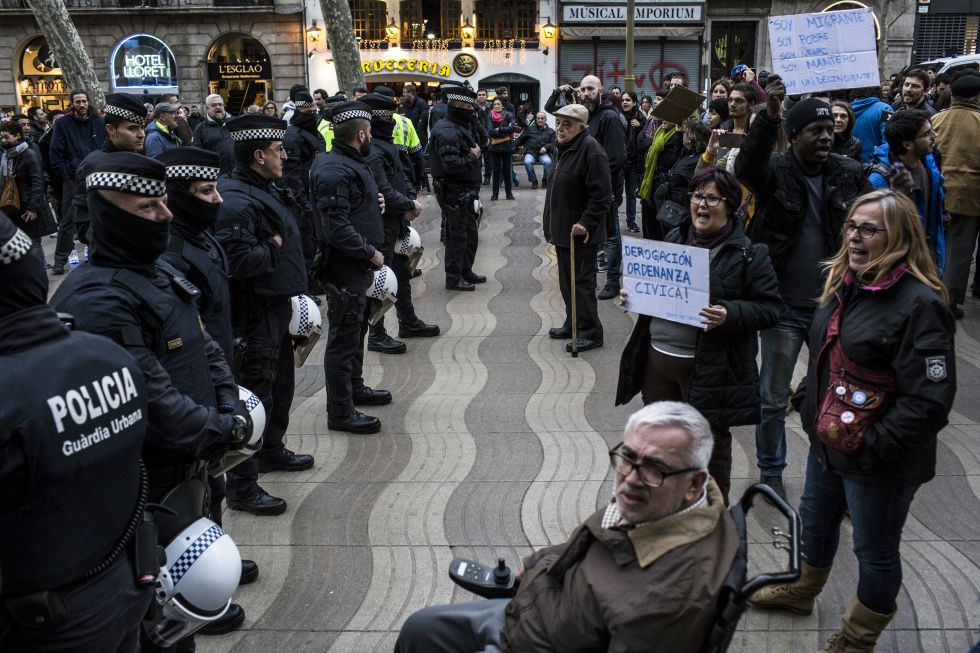 Colau Mantiene A Los Antidisturbios Pero Les Vac A De Atribuciones