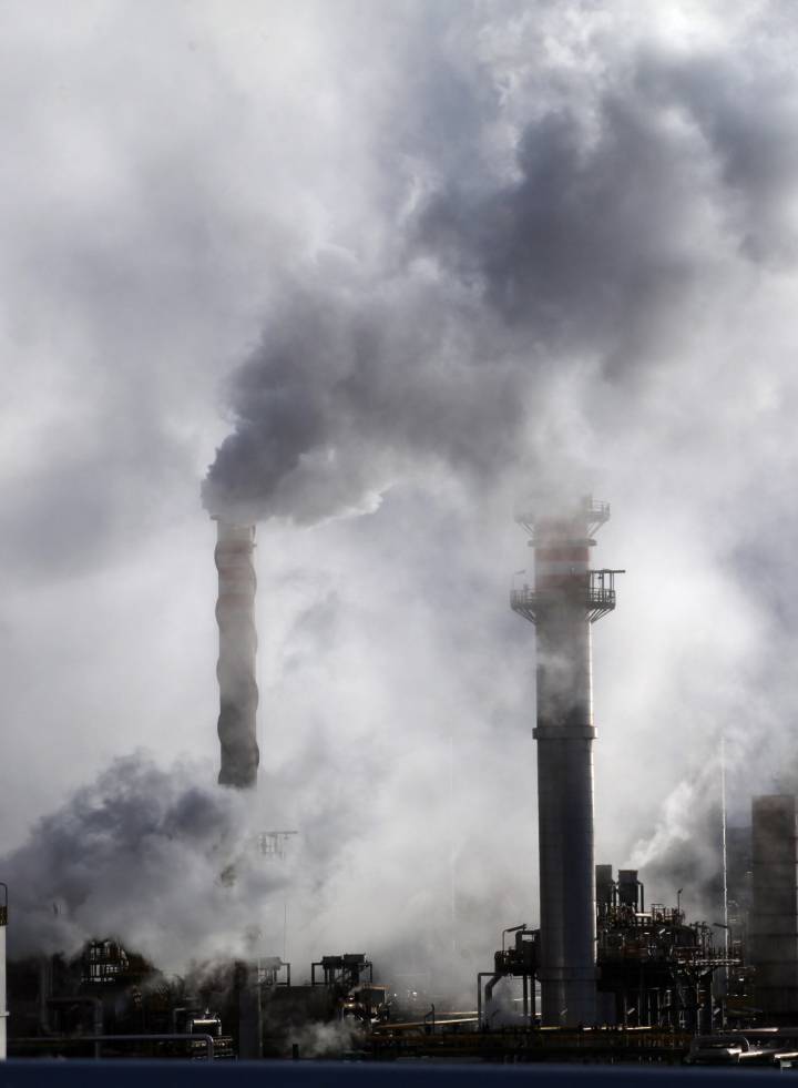 Las emisiones de CO2 de la industria se disparan tras años de crisis