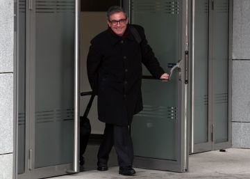 Un exbanquero acusa a los Pujol de enriquecerse con sueldos de funcionarios Un exbanquero acusa a los Pujol de enriquecerse con sueldos de funcionarios