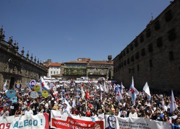 Una multitud marcha en Santiago con el “espíritu” de Manuel María
