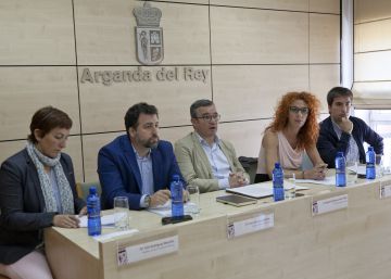 Cinco alcaldes denuncian la inacción de la Comunidad ante una plaga de moscas y mosquitos Cinco alcaldes denuncian la inacción de la Comunidad ante una plaga de moscas y mosquitos