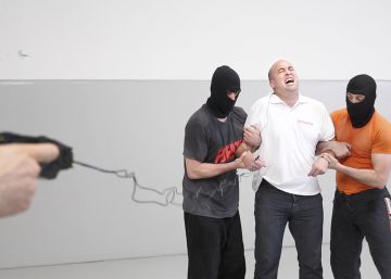 La pistola elèctrica tàser, l’arma de la discòrdia