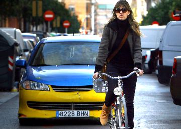 Ingresado un ciclista tras ser arrollado por un coche en Valencia Ingresado un ciclista tras ser arrollado por un coche en Valencia