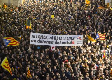 Educación concede la enseñanza en castellano a 50 familias catalanas Educación concede la enseñanza en castellano a 50 familias catalanas