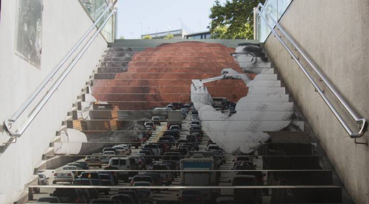 Obra expuesta en las escaleras de Drassanes. Obra expuesta en las escaleras de Drassanes.