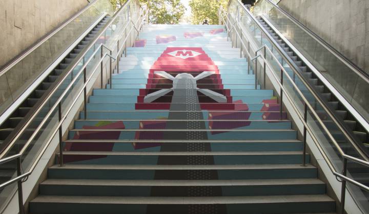 Para de metro Passeig de Gràcia. Para de metro Passeig de Gràcia.