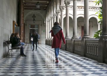 La UB expulsa dos años a los cuatro estudiantes de ADE que robaron
y vendieron un examen en 2016