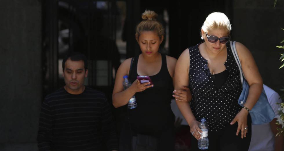 Familiares de una de las víctimas del triple asesinato de Usera.