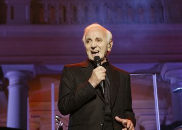 La ‘juventud’ de Aznavour enamora en Pedralbes La ‘juventud’ de Aznavour enamora en Pedralbes