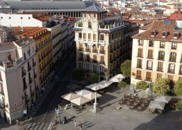 Ocho de cada 10 terrazas de Centro son ilegales o incumplen la normativa Ocho de cada 10 terrazas de Centro son ilegales o incumplen la normativa