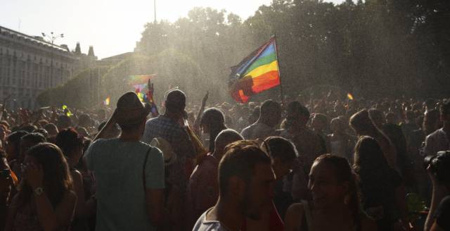 Alrededores de Cibeles, en Madrid, durante la celebración del Orgullo 2015. Alrededores de Cibeles, en Madrid, durante la celebración del Orgullo 2015.