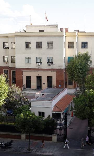 Vista parcial de las antiguas instalaciones de Defensa en la calle de Raimundo Fernández Villaverde.