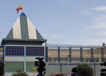 Solo el 27% de los internos del CIE de Barcelona acaban expulsados Solo el 27% de los internos del CIE de Barcelona acaban expulsados