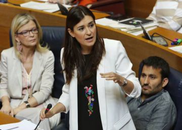 Dimite la secretaria de Sanidad tras la polémica por el contrato a su hija Dimite la secretaria de Sanidad tras la polémica por el contrato a su hija