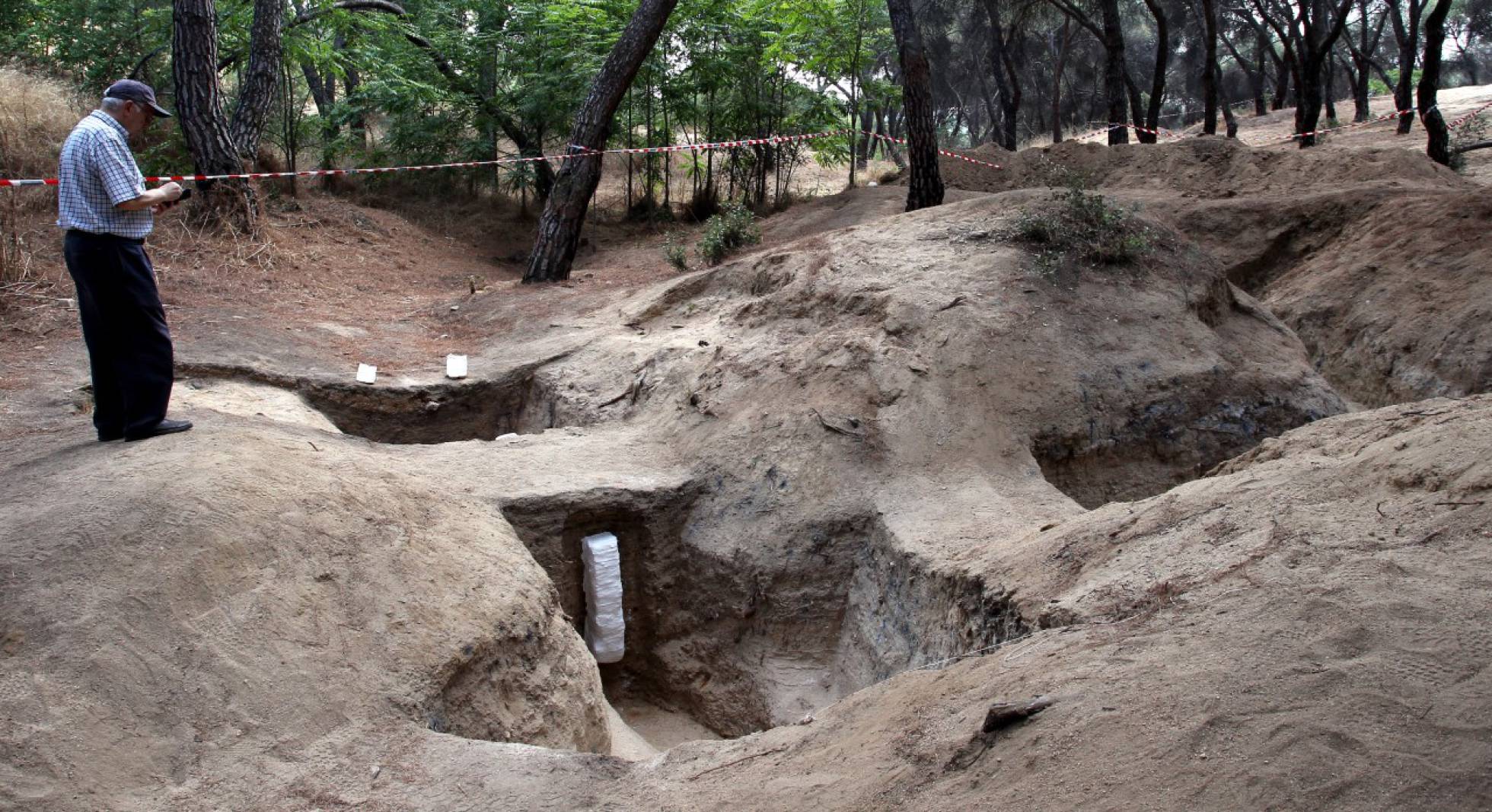 Trinchera excavada en la Ciudad Universitaria. Trinchera excavada en la Ciudad Universitaria.