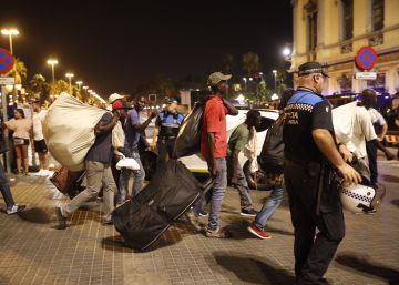 Comerciants, empresaris i veïns denuncien la permissivitat de Colau amb el ‘top manta’