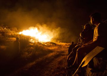 Un gran fuego en Cualedro revive la pesadilla del año pasado Un gran fuego en Cualedro revive la pesadilla del año pasado