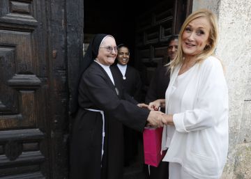 Cifuentes cree que plantear una alternativa a Rajoy es “una mera cortina de humo” Cifuentes cree que plantear una alternativa a Rajoy es “una mera cortina de humo”