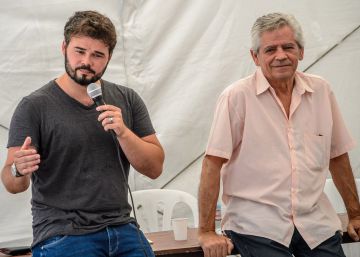 Rufián abandona un acto que pedía el catalán como única lengua oficial Rufián abandona un acto que pedía el catalán como única lengua oficial