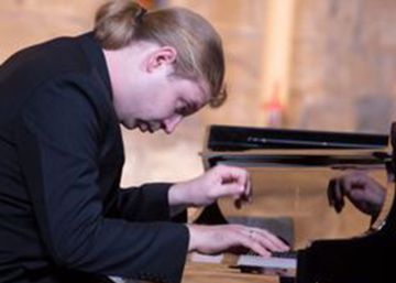 Brillante debut del pianista Kozhukhin