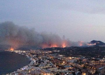 Un incendio en Benitatxell y Xàbia obliga a desalojar a 330 personas Un incendio en Benitatxell y Xàbia obliga a desalojar a 330 personas