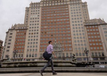 Carmena dice que el dueño del Edificio España lo reformará y venderá Carmena dice que el dueño del Edificio España lo reformará y venderá