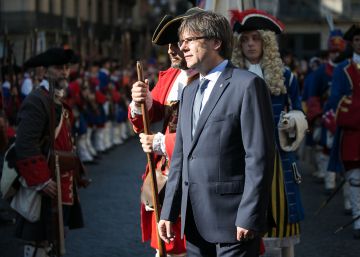Puigdemont se codea con la Coronela Puigdemont se codea con la Coronela