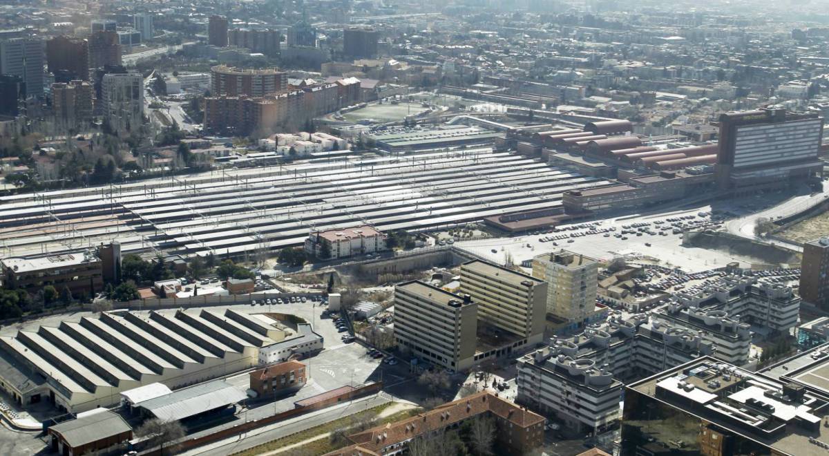 Vista aérea de la estación de Chamartín. Vista aérea de la estación de Chamartín.