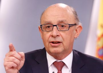 Hacienda amenaza a Carmena con no aprobar sus presupuestos Hacienda amenaza a Carmena con no aprobar sus presupuestos