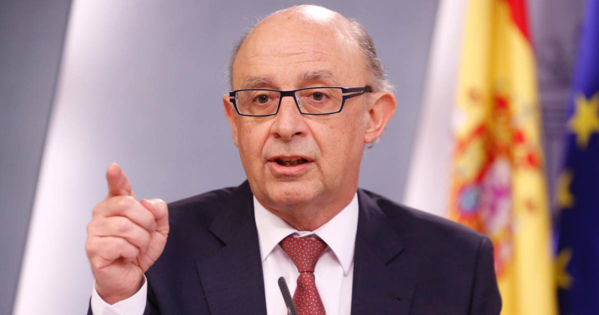 Cristóbal Montoro, en una rueda de prensa el pasado abril Cristóbal Montoro, en una rueda de prensa el pasado abril
