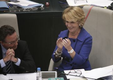 Aguirre salva a Botella de ser reprobada por el pleno