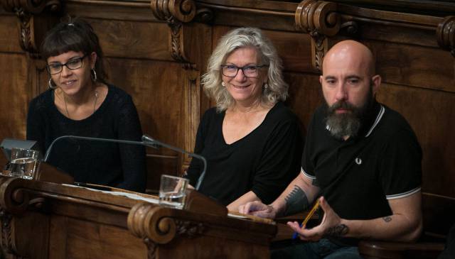 De izquierda a derecha, los concejales de la CUP, Maria Rovira, Maria José Lecha y Josep Garganté. De izquierda a derecha, los concejales de la CUP, Maria Rovira, Maria José Lecha y Josep Garganté.