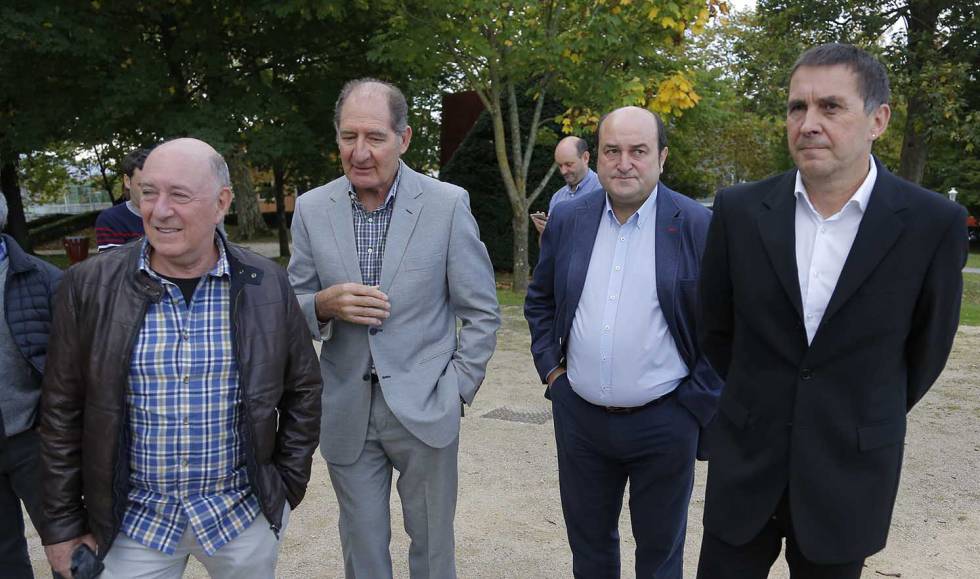 El Foro Social pide a ETA su “desarme total y definitivo” El Foro Social pide a ETA su “desarme total y definitivo”