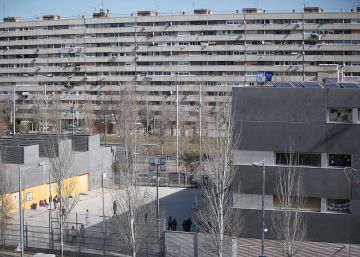Sant Adrià llança un SOS per “l’allau” de droga i pobresa a la Mina