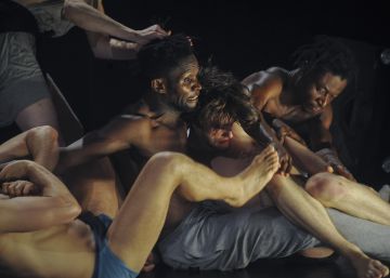 Hipnótico caos escénico