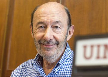 Rubalcaba no cree que se tenga que “revisar” la relación con el PSC Rubalcaba no cree que se tenga que “revisar” la relación con el PSC