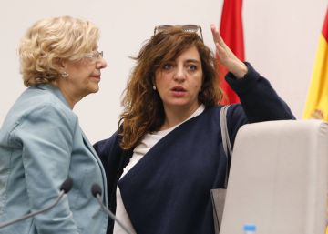 La alcaldesa, Manuela Carmena, y la concejal delegada de Cultura y Deportes, Celia Mayer.