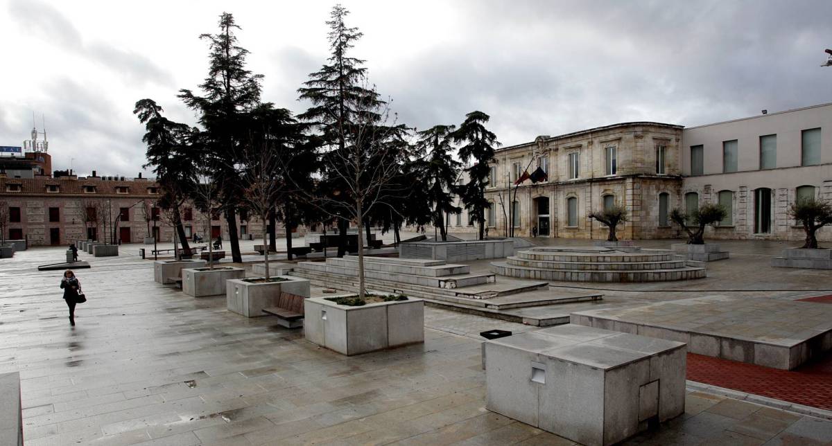 Imagen de la plaza de San Fernando adjudicada a un fondo de inversi&oacute;n.rn 