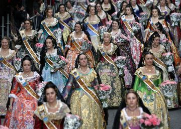 Un protocolo exige recato en escotes y faldas a las falleras en su reinado