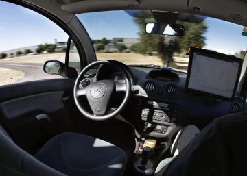 El vehículo sin conductor viaja a buen ritmo