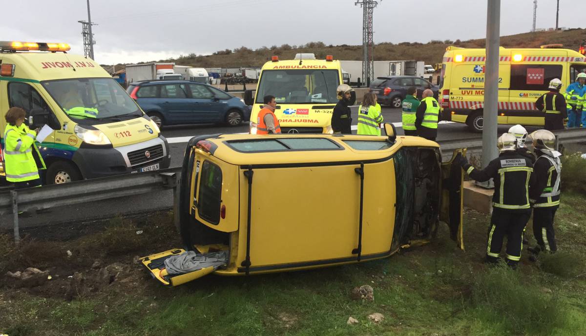 Im&aacute;genes ofrecidas por Emergencias 112 Madrid tras el accidente mortal producido hoy en la A-4. 