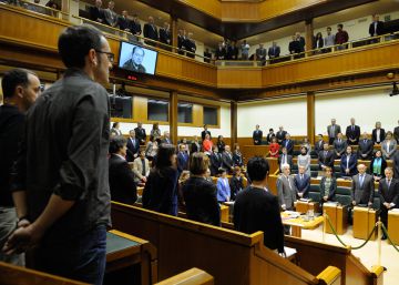 Urkullu no logra la mayoría absoluta y será investido lehendakari este jueves Urkullu no logra la mayoría absoluta y será investido lehendakari este jueves