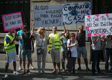 Denúncies contra Colau per anar en contra dels pisos turístics