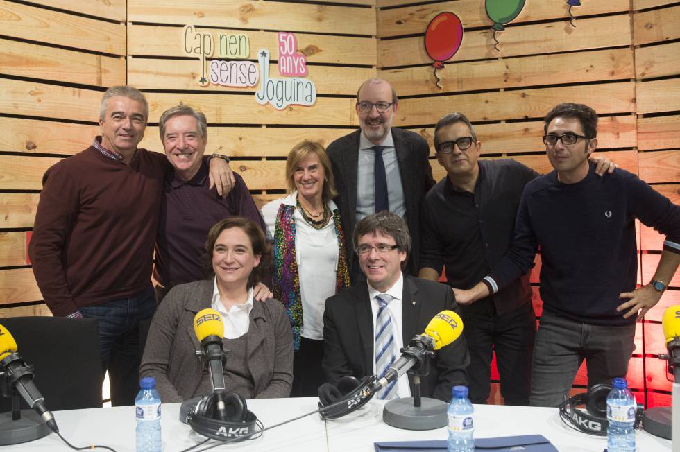Ada Colau y Carles Puigdemont, ahir al programa solidari de Ràdio Barcelona.