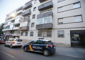 Una nena i els seus pares moren aixafats per centenars de quilos de roba