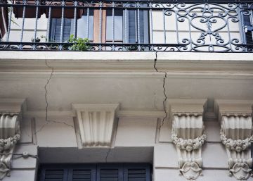 Colau solo dará ayudas para reformas si los propietarios congelan el alquiler Colau solo dará ayudas para reformas si los propietarios congelan el alquiler